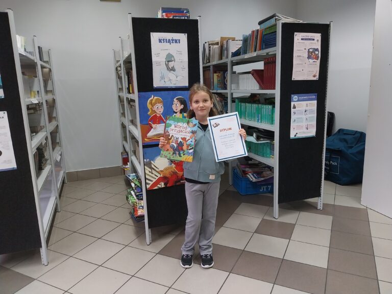 Najlepszy czytelnik miesiąca września – Aleksandra Walczak uczennica klasy Ib