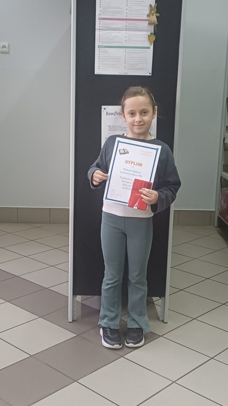 Wiktoria Balcer kl.IIIa – Najlepszy czytelnik miesiąca marca